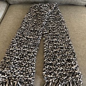 Black and white scarf